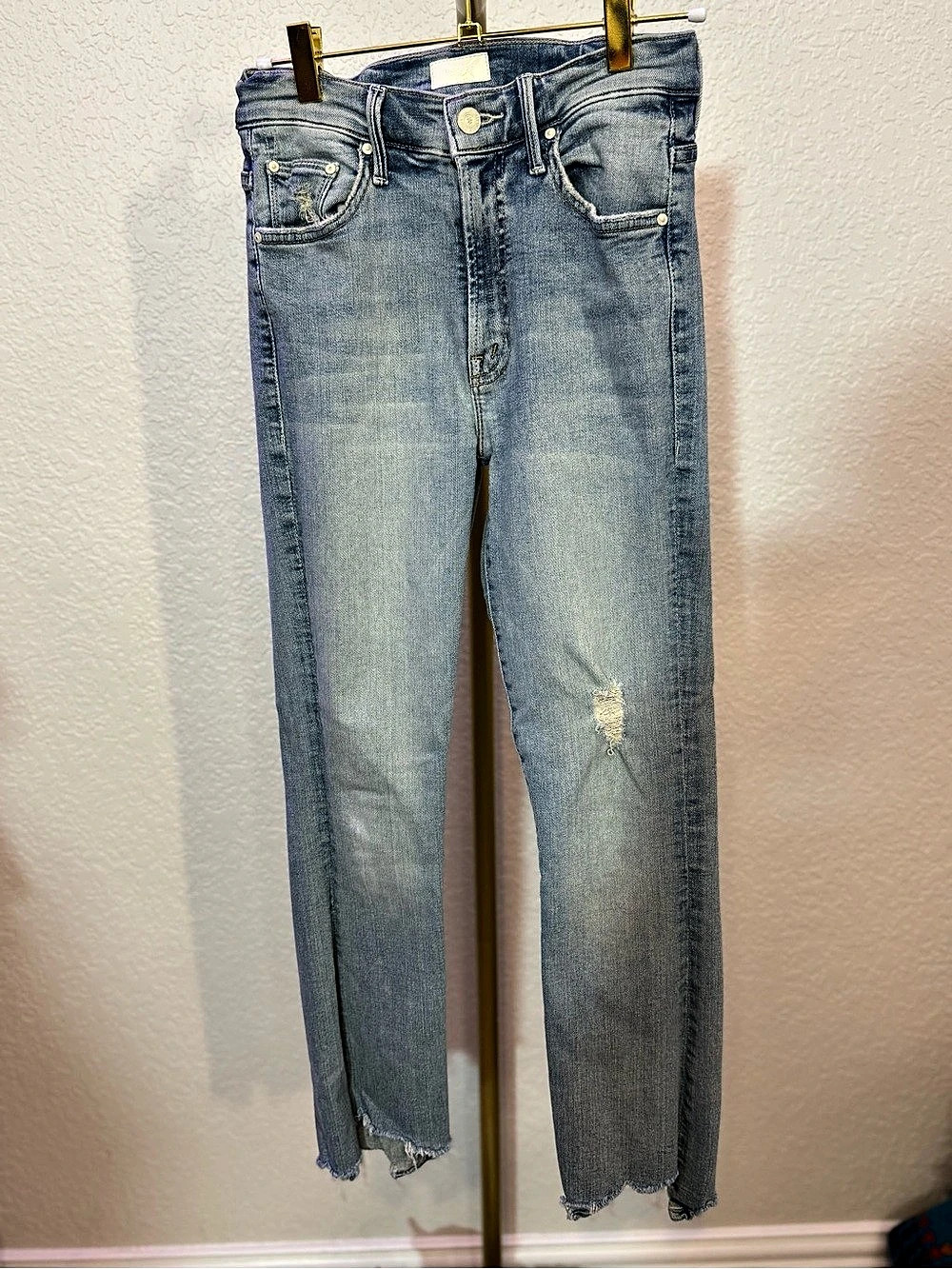 MOTHER The Insider Crop Step Chew Distressed Cropped Jeans in Blue Waist 24 (B4)